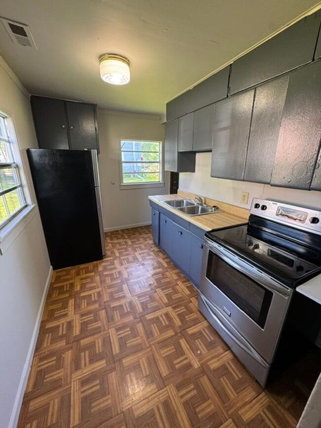 Building Photo - 4129 Robinwood Dr
