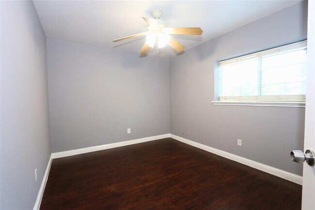 Building Photo - 3222 Jorns St