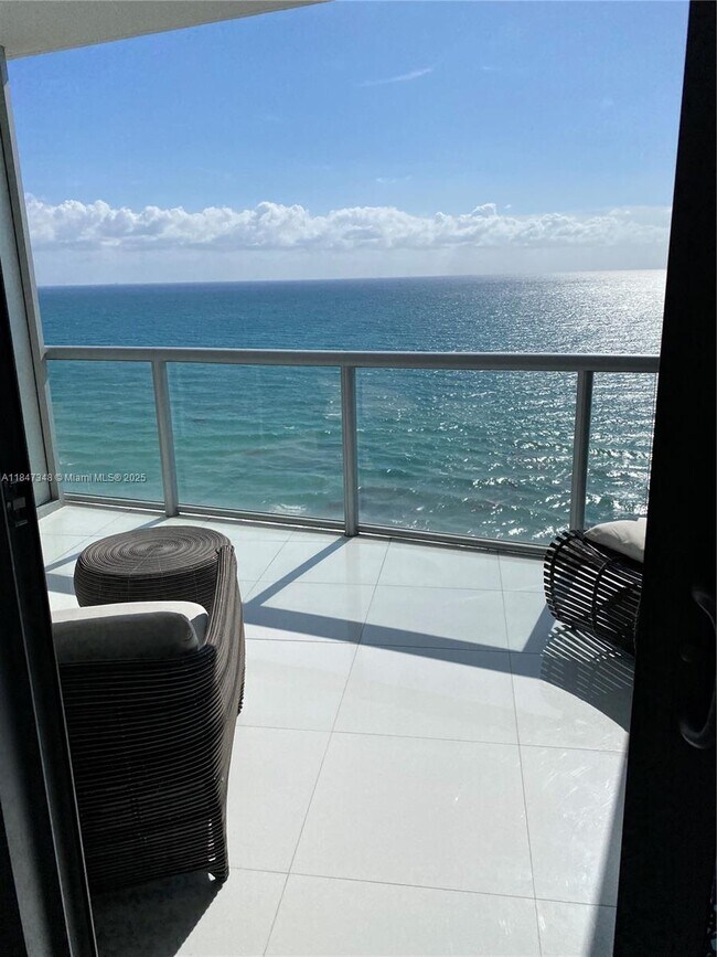 Building Photo - 17121 Collins Ave