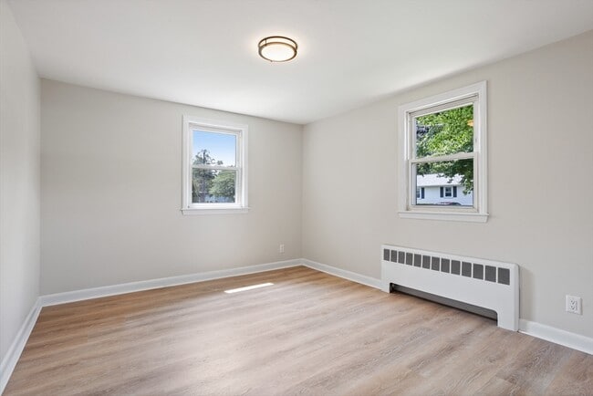 Building Photo - 15 Genetti St