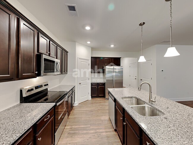 Building Photo - 5125 Canyon Creek Way