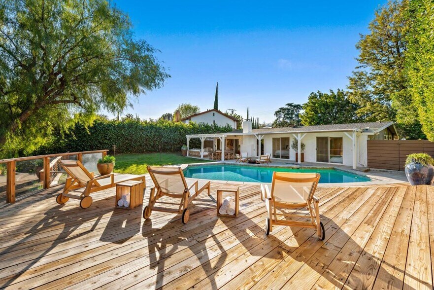 Building Photo - 5834 McDonie Ave