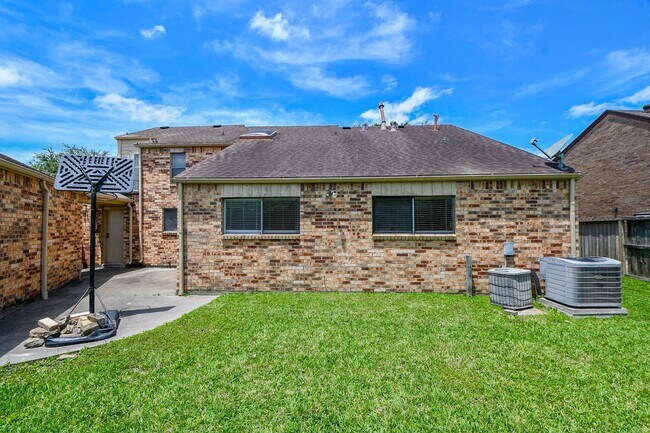 Building Photo - 11907 Pepperdine Ln