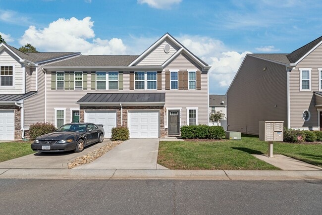Building Photo - 3 Bedroom townhome in South Charlotte