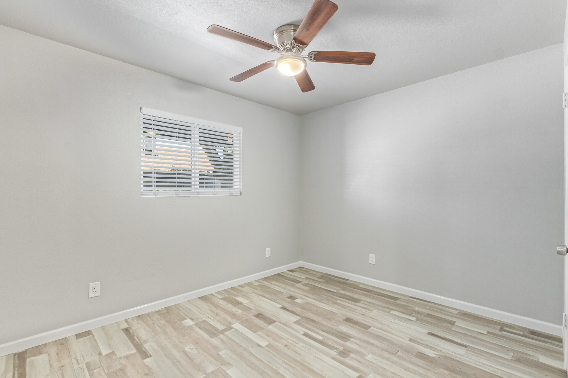 Bdrm 2 - 2937 E Beck Ln