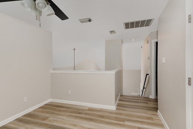 Building Photo - 31 N Rushwing Cir