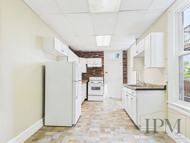 Building Photo - 837 E Philadelphia St