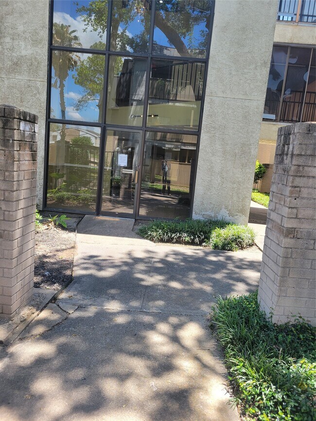 Building Photo - 8425 Hearth Dr