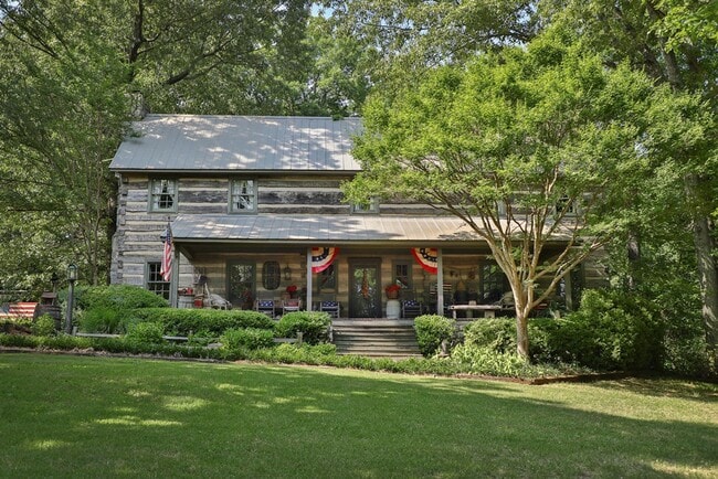 Building Photo - Custom- Built, Log Home in Martin, TN! (WEEKLY RENTAL ONLY)