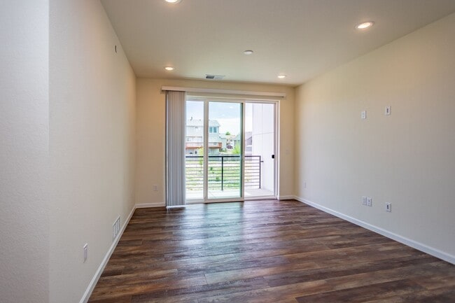 Building Photo - Luxury Condo Living with Mountain Views in the Heart of Briargate!!