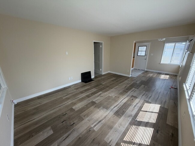 Building Photo - c6048