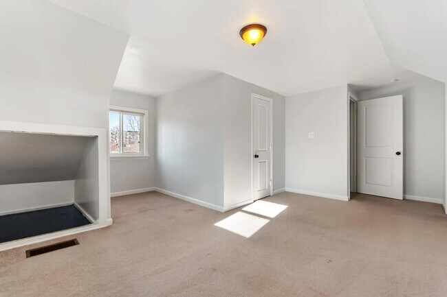 Building Photo - Beautiful home for rent near Sloan's Lake!