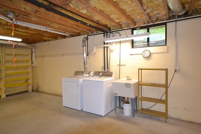 Building Photo - 226 Park Ln