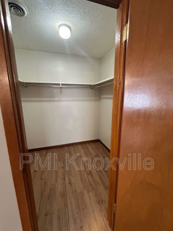 Building Photo - 1427 Moorgate Dr