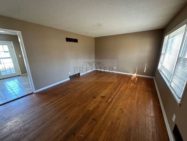 Building Photo - 7716 Crisp Ave