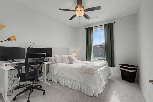 Building Photo - 3179 Sassafras Ln