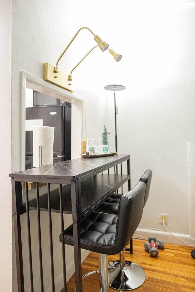 Building Photo - 330 E 74th St