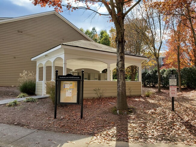 Building Photo - 3/2.5 Townhome in Ellison Lake in Kennesaw...