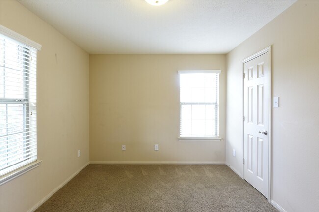 Building Photo - 118 E Lasting Spring Cir