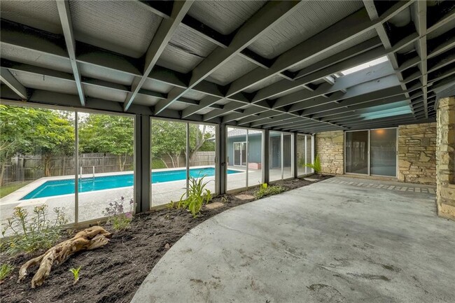 Building Photo - 12401 Knoll Ridge Dr