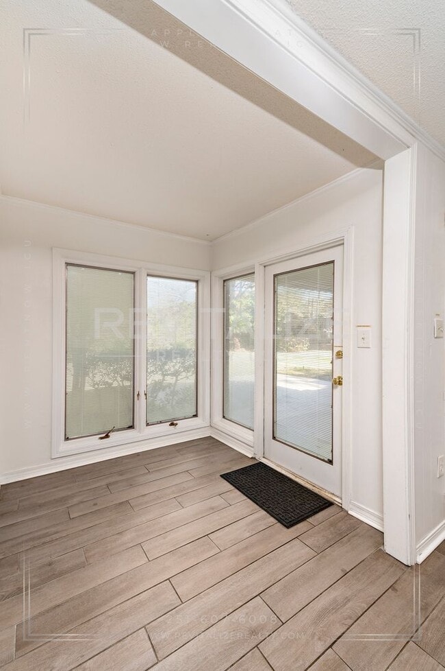 Building Photo - Immaculate 3BR / 2BA Home in Carriage Hills