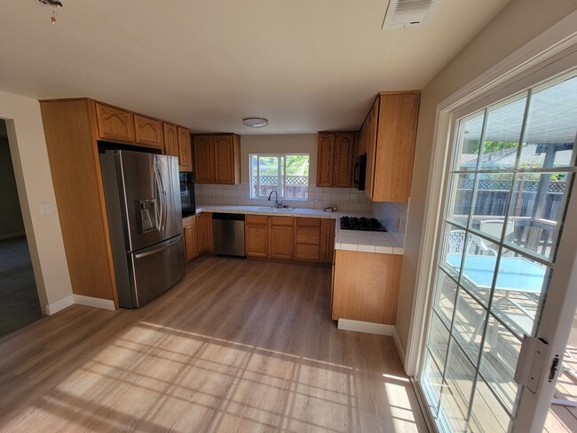 Building Photo - 158 Hall Ln
