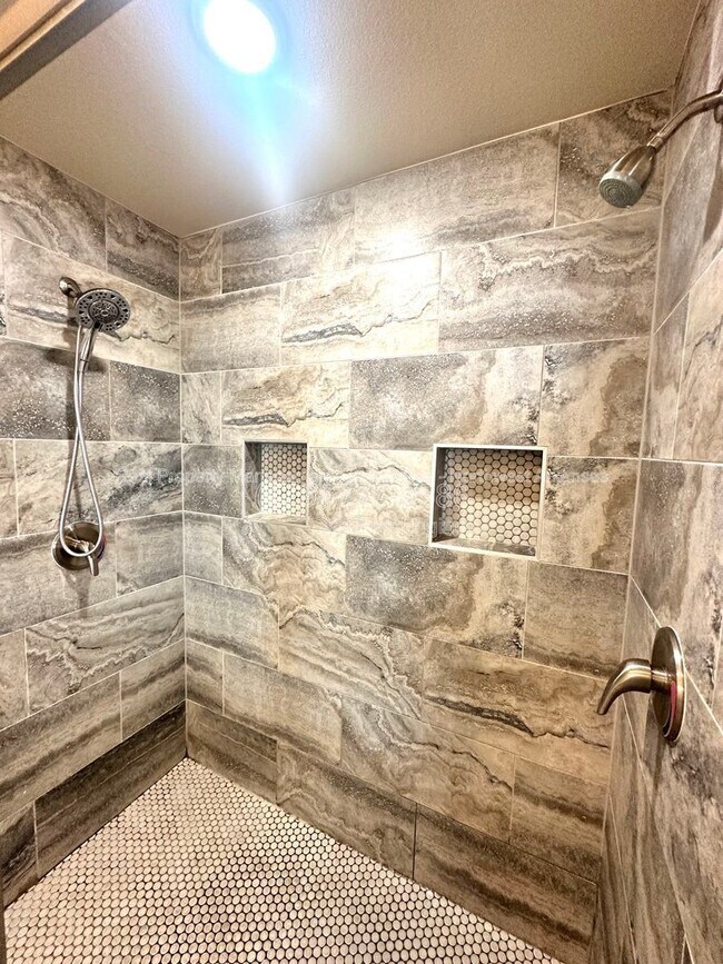 Building Photo - 3600 SW Brittany Rd