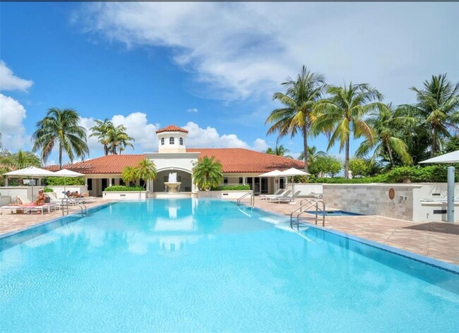 Building Photo - 20000 E Country Club Dr