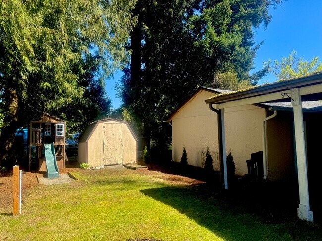 Building Photo - Charming Everett Home with Spacious Backyard, Garage, and Bonus Flex Spaces