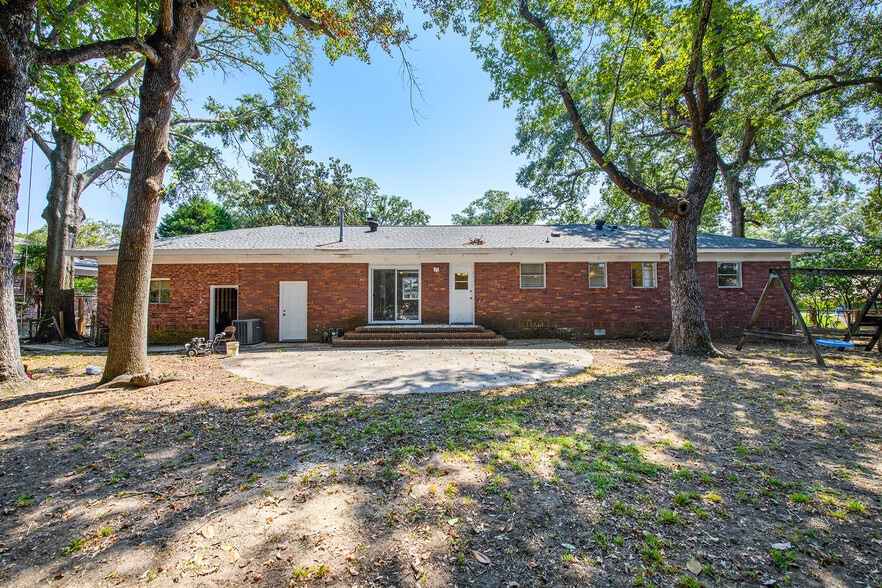 Primary Photo - 1615 Culpepper Cir