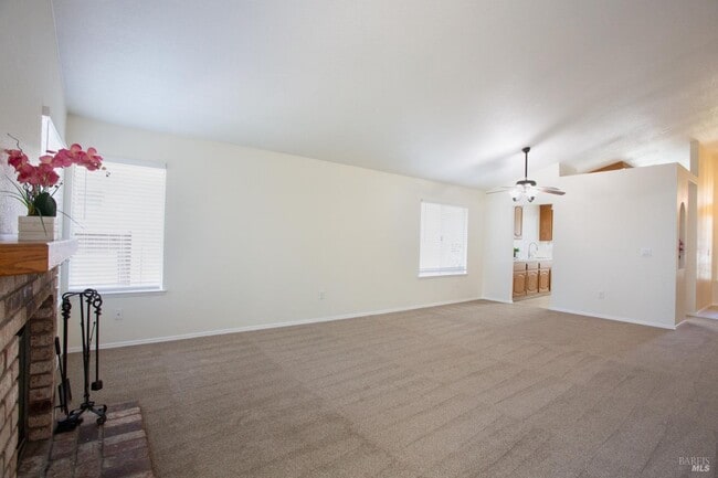 Building Photo - 767 Raven Dr