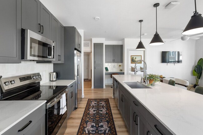 Building Photo - 1301 Leah Ave