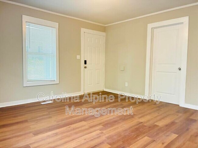 Building Photo - 403 S Yates St