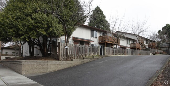 Building Photo - Pinewood Terrace