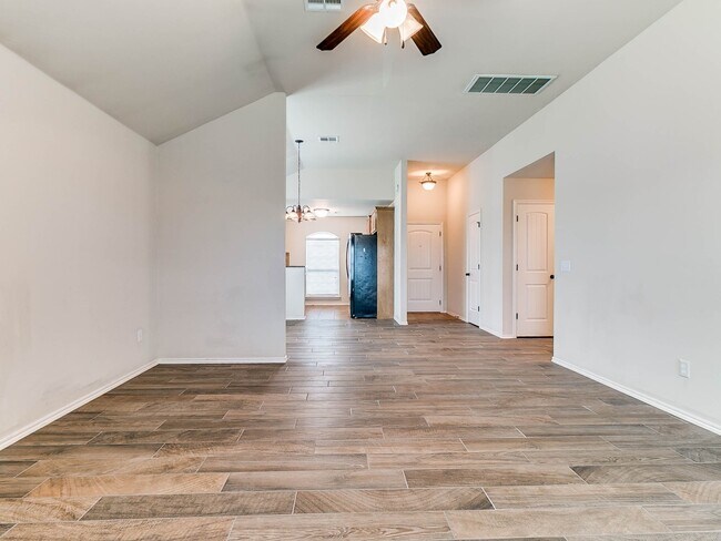 Building Photo - 3 Bed/2 Bath in Sonador of Montague Subdivision - Deer Creek Schools