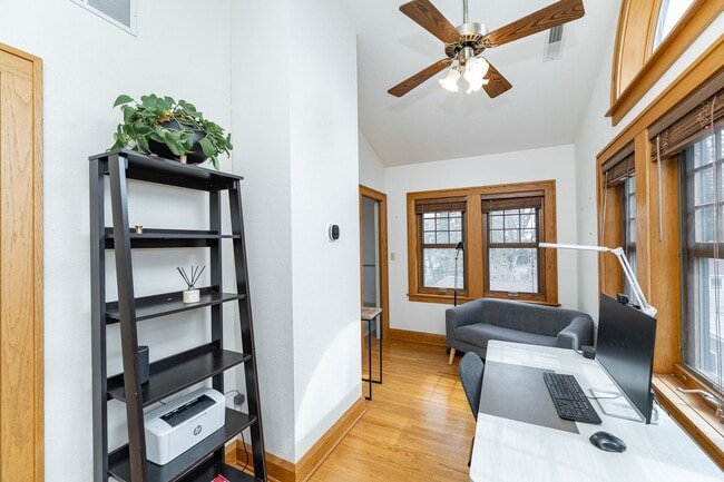 Building Photo - 3 Bed, 1.5 Bath Home for Rent – Historic S...