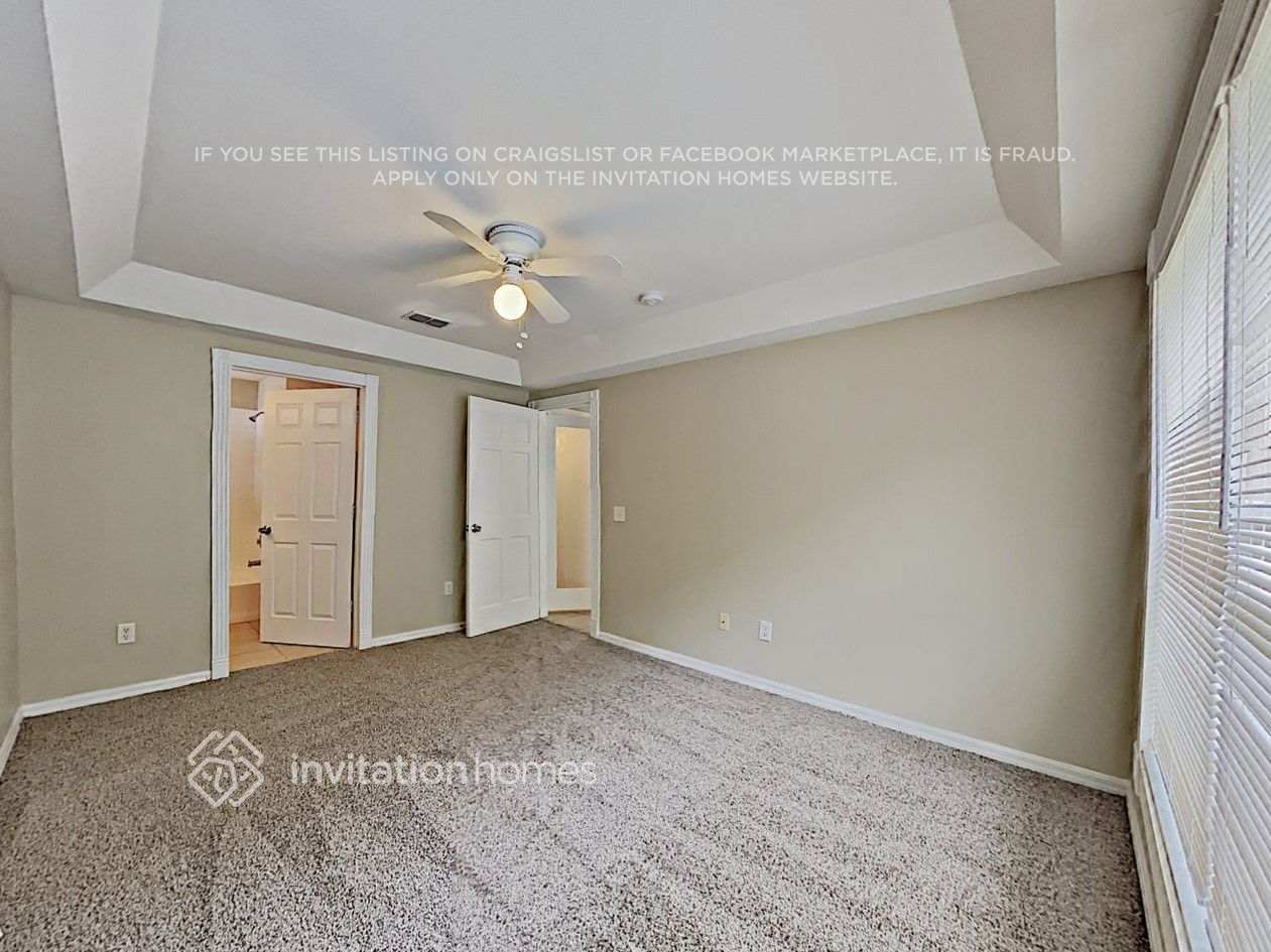 Building Photo - 5861 Meadowpark Pl