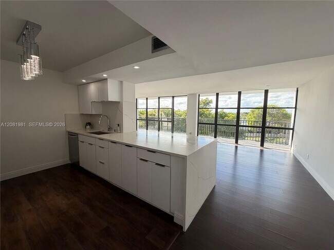 Building Photo - 1000 Parkview Dr
