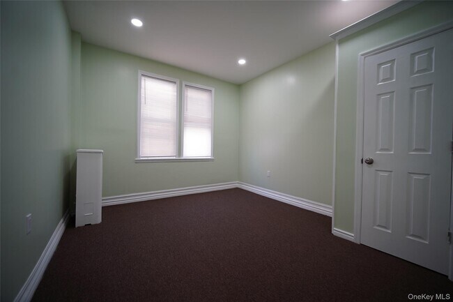 Building Photo - 723 E 227th St