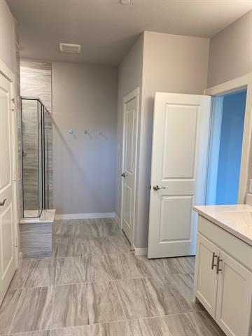 Building Photo - 829 Emerling Dr