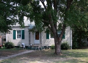 Building Photo - 1806 Watts Ln