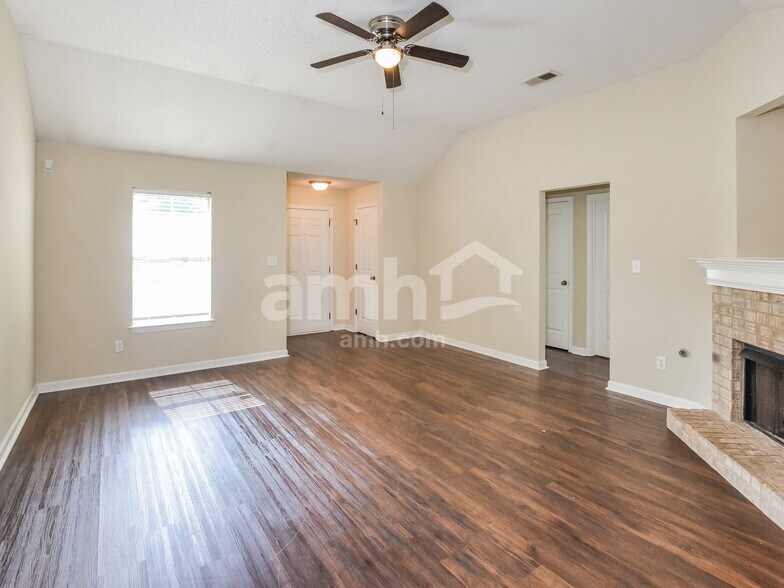Building Photo - 1110 E Cortona Cir