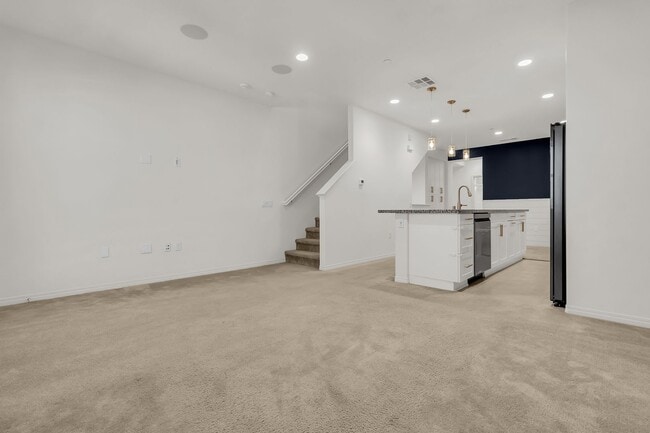 Building Photo - 1520 W 1st St