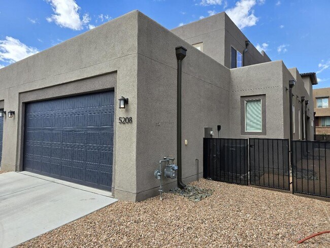 Building Photo - 5208 Gold Hl Ln