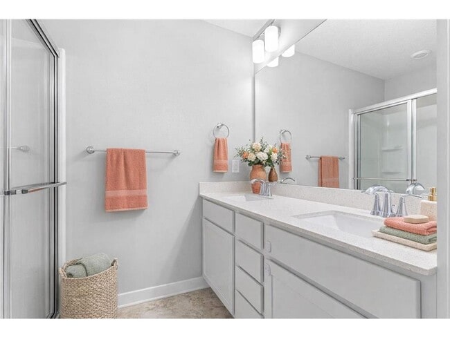 Building Photo - Spacious 3BR Townhome with Loft & Attached 2-Car Garage - Available NOW!