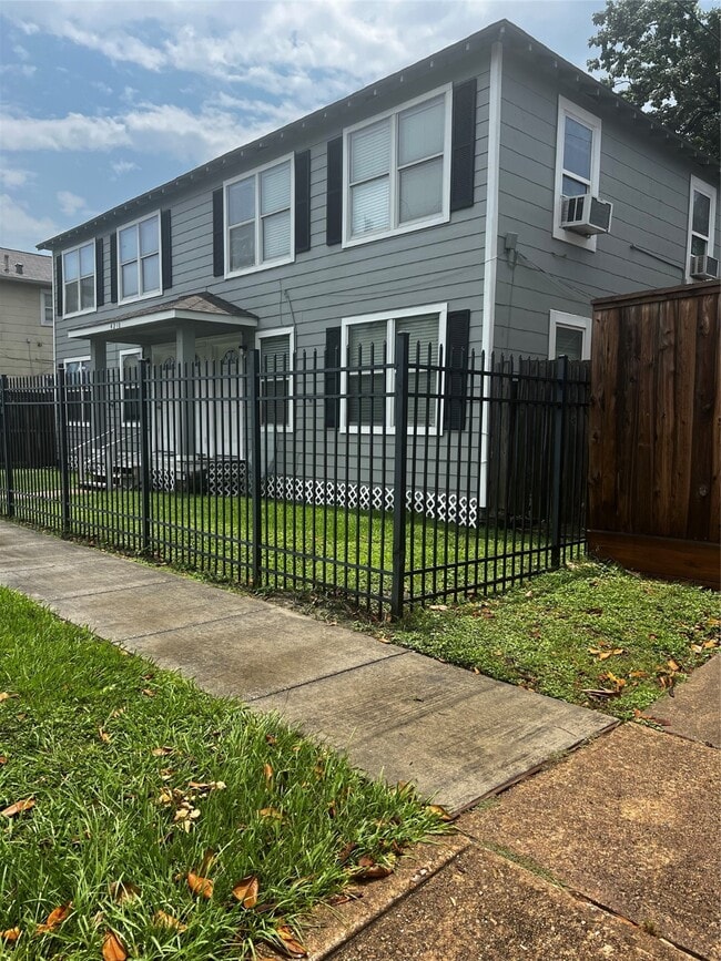 Primary Photo - 4210 Ennis St