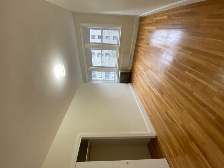 Building Photo - 33 Lancaster Terrace