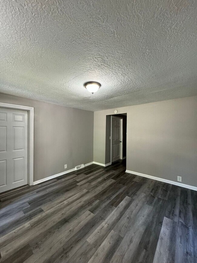 Building Photo - Cute 3 bed in Independence