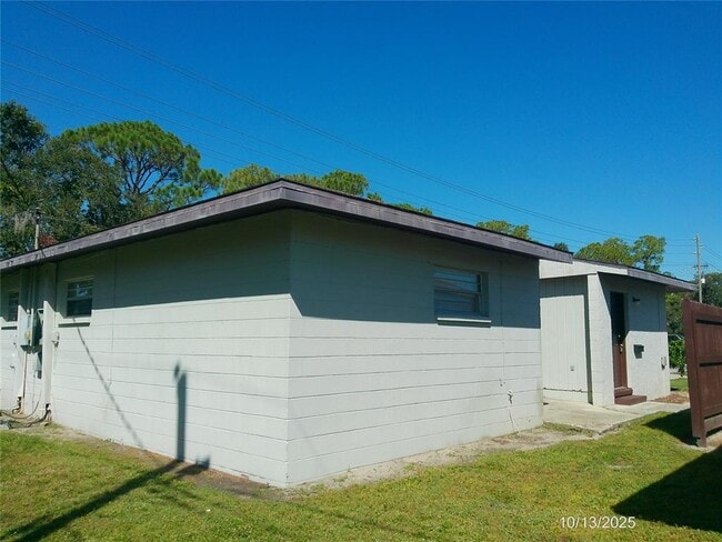 Building Photo - 936 W Carole St