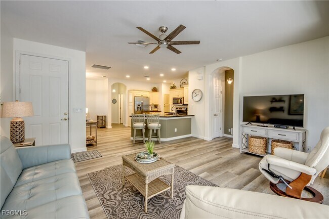 Building Photo - 10519 Diamante Way